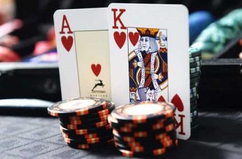 Những bí kíp giữ tiền trong trò chơi Poker người chơi nên biết?