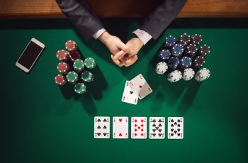 Ưu điểm của poker online mà bạn nên biết