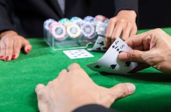 Chiến Thuật chơi tắc kè hoa trong trò chơi Poker