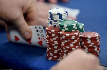 Tìm hiểu về độ mạnh yếu của các tay bài trong ván Poker